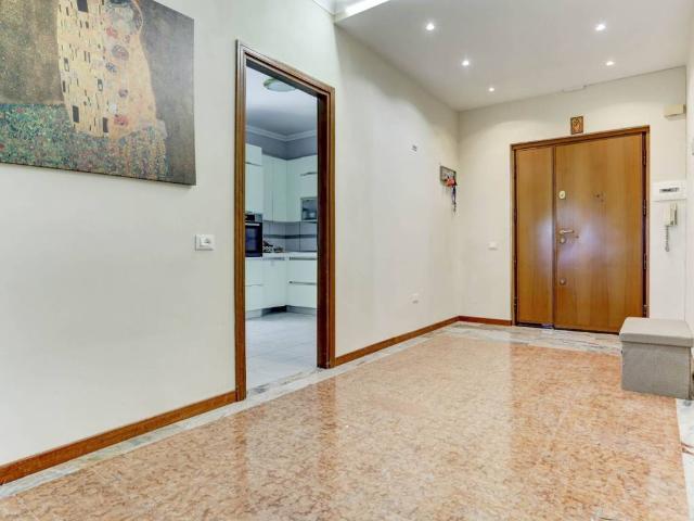 Appartamento in vendita a Falcognana, Roma Capitale
