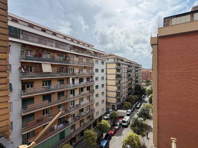 Appartamento in vendita a Municipio Roma VII, Roma Capitale