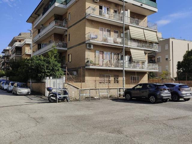 Appartamento in vendita a Casetta Mattei, Roma