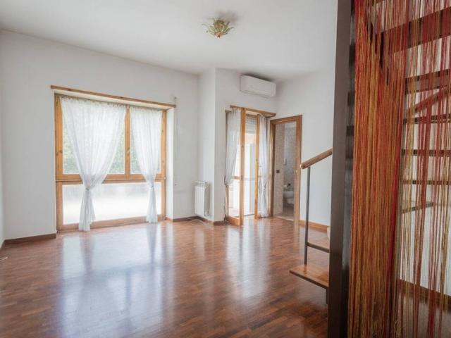 Appartamento in vendita a Spinaceto, Roma Capitale