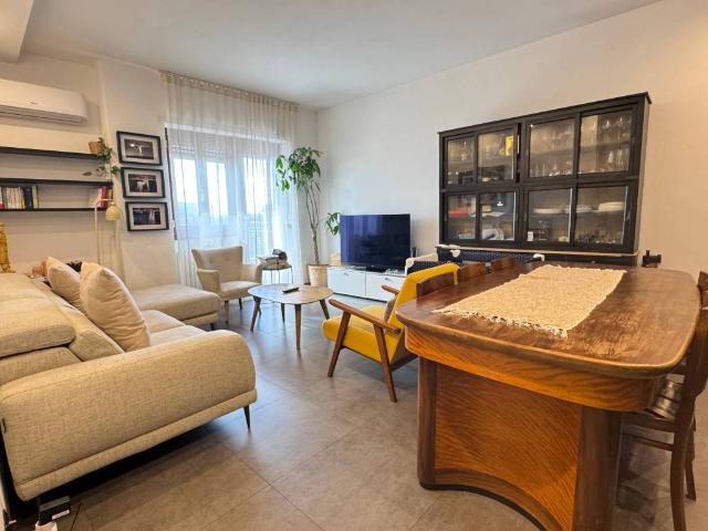 Appartamento in vendita a Trieste, Roma
