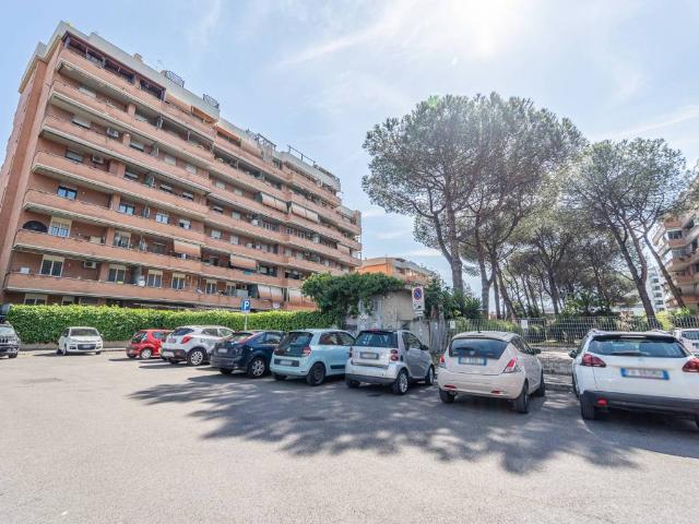 Appartamento in vendita a Osteria del Curato, Roma Capitale