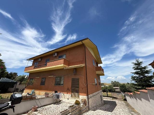 Appartamento in vendita a Fontignani, Roma Capitale