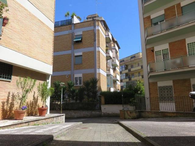 Appartamento in vendita a Municipio Roma XV, Roma Capitale