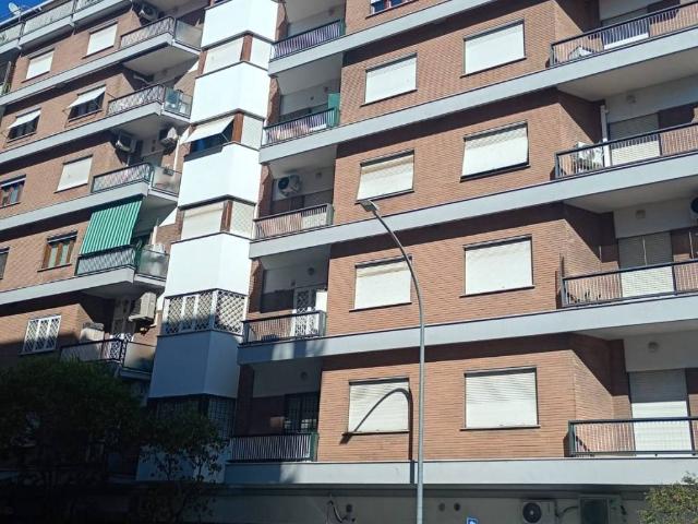 Appartamento in vendita a Municipio Roma V, Roma Capitale