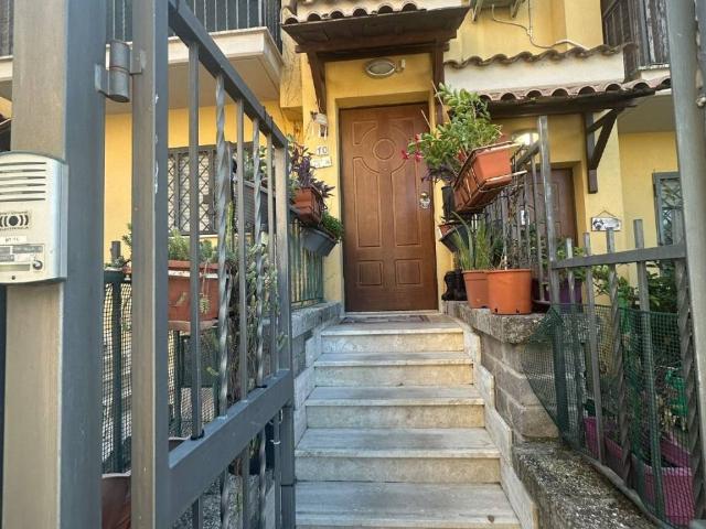 Appartamento in vendita a Spregamore, Roma