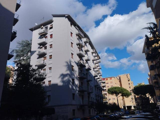 Appartamento in vendita a Municipio Roma VII, Roma Capitale
