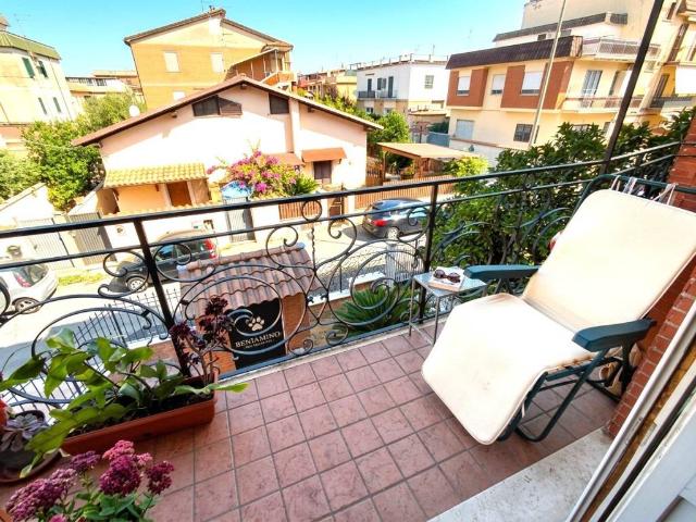 Appartamento in vendita a Municipio Roma X, Roma Capitale
