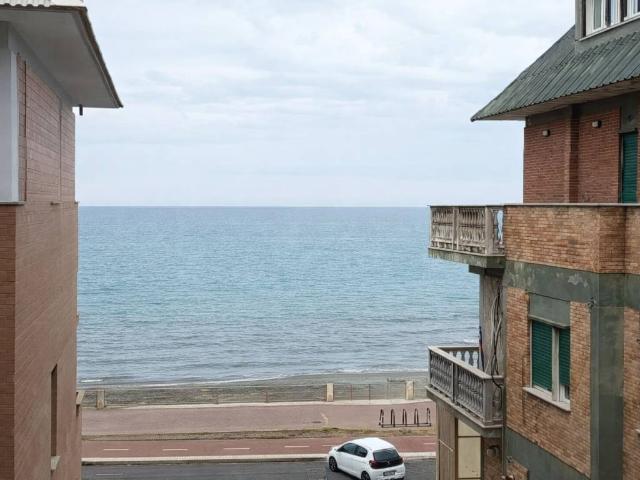 Appartamento in vendita a Lido di Ostia, Roma Capitale
