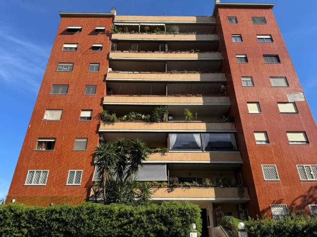 Appartamento in vendita a Municipio Roma IX, Roma Capitale