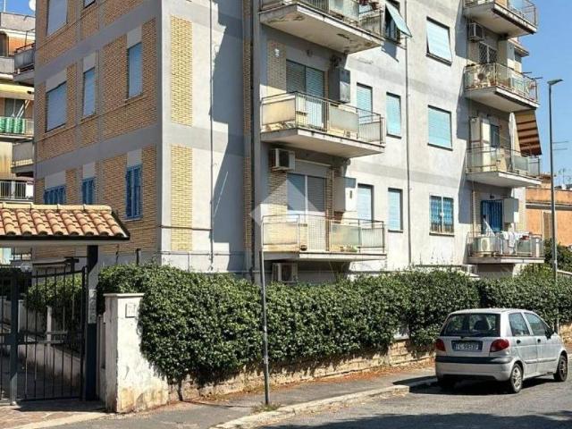 Appartamento in vendita a Municipio Roma V, Roma Capitale