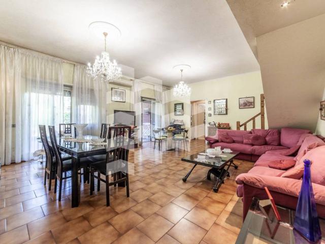 Appartamento in vendita a Mostacciano, Roma Capitale