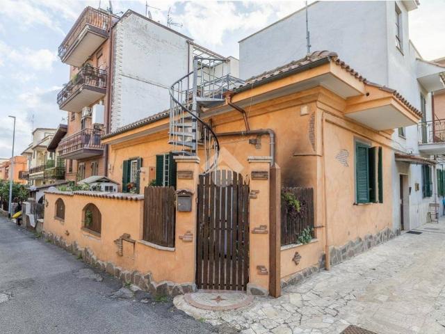 Appartamento in vendita a Finocchio, Roma Capitale