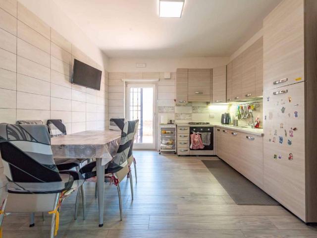 Appartamento in vendita a Osteria del Curato, Roma Capitale