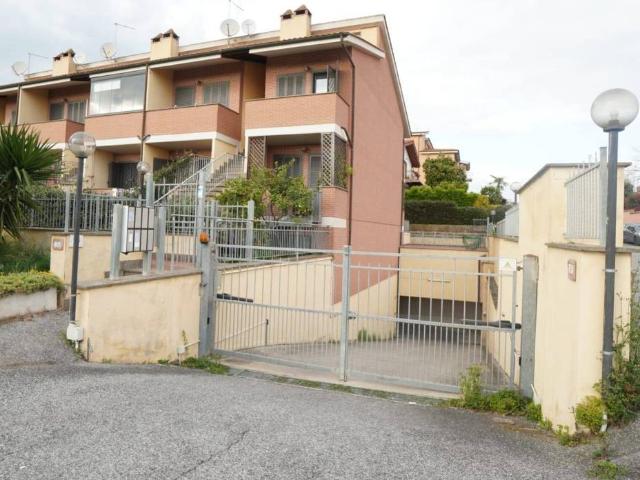 Villa Schiera in vendita a Municipio Roma IX, Roma Capitale