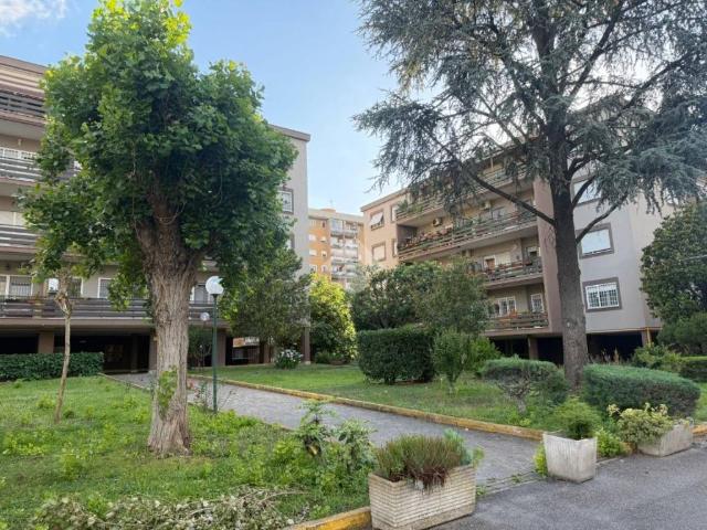 Appartamento in vendita a Cinecittà Est, Roma