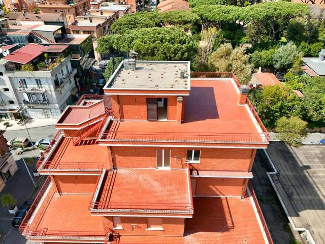 Appartamento in vendita a Municipio Roma X, Roma Capitale