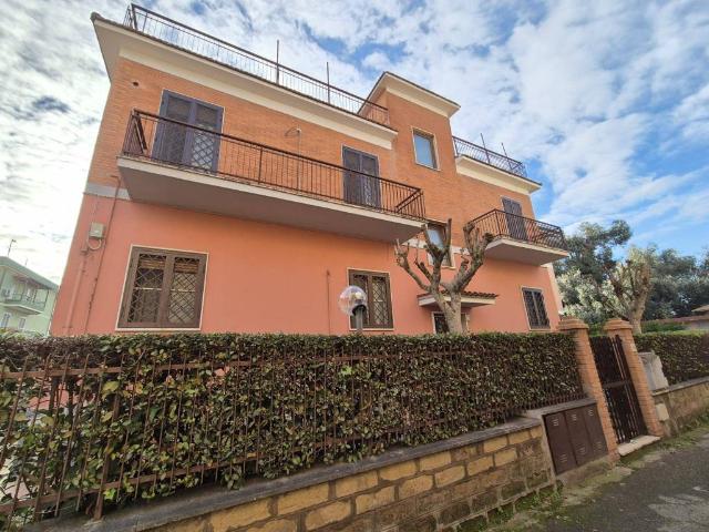 Appartamento in vendita a Romanina, Rome