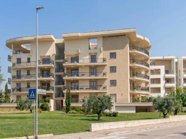 Appartamento in vendita a Municipio Roma X, Roma Capitale