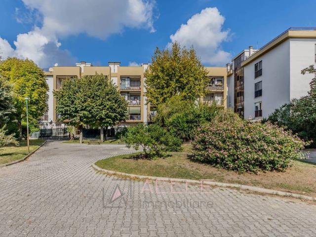 Appartamento in vendita a Municipio Roma X, Roma Capitale