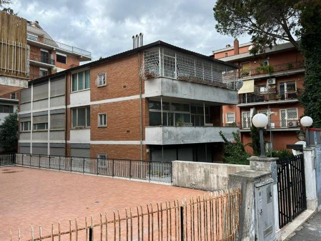 Appartamento in vendita a Municipio Roma XV, Roma Capitale