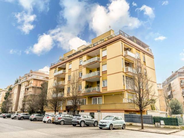 Appartamento in vendita a Municipio Roma IX, Roma Capitale