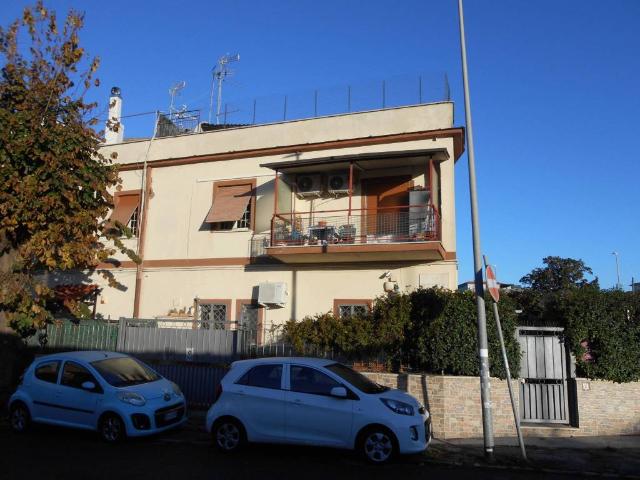 Appartamento in vendita a Municipio Roma X, Roma Capitale