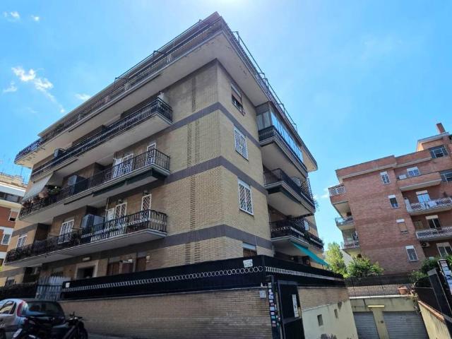 Appartamento in vendita a Municipio Roma XI, Roma Capitale