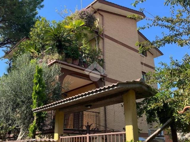 Appartamento in vendita a Vermicino, Roma
