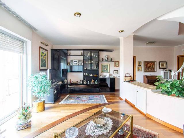 Appartamento in vendita a Fonte Ostiense, Roma
