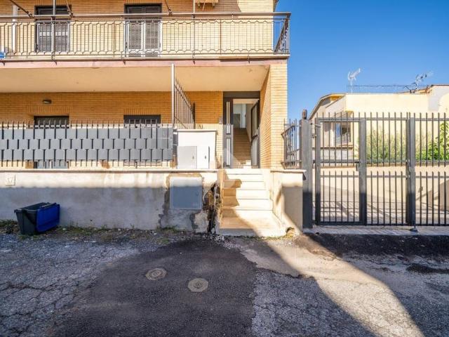Appartamento in vendita a Centroni, Roma