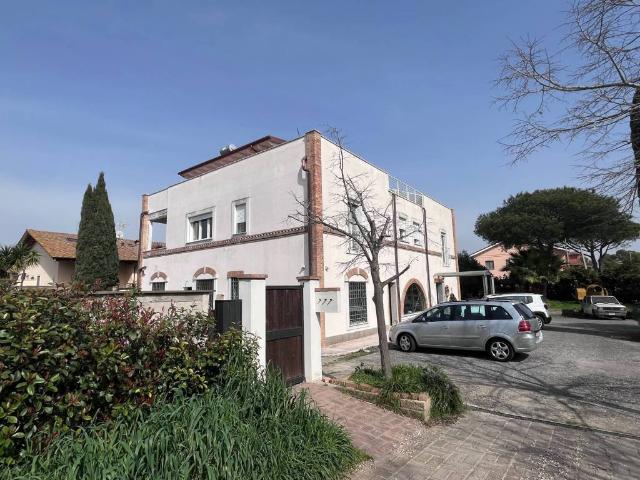Appartamento in vendita a Stagni di Ostia, Roma Capitale
