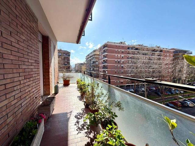 Appartamento in vendita a Municipio Roma VII, Roma Capitale