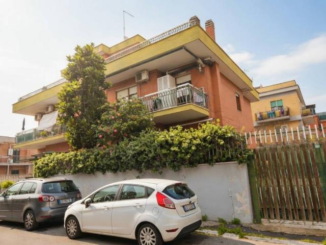 Appartamento in vendita a Municipio Roma X, Roma Capitale