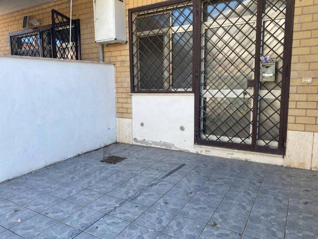 Appartamento in vendita a Municipio Roma X, Roma Capitale