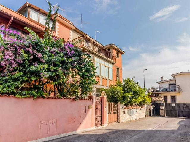 Appartamento in vendita a Villaggio Breda, Roma Capitale