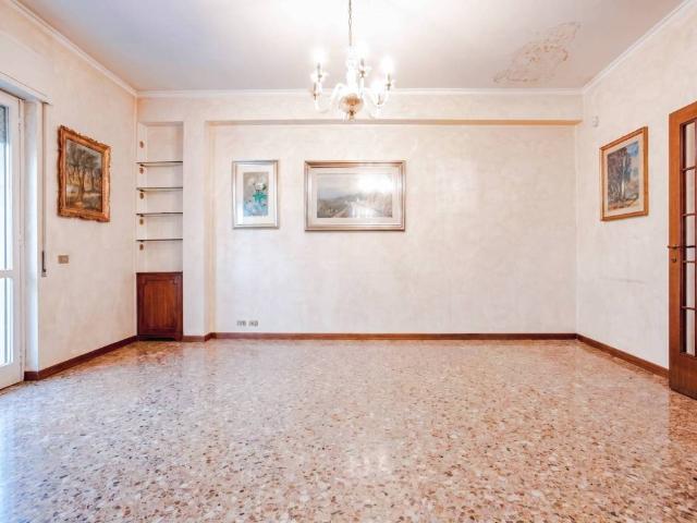 Appartamento in vendita a Municipio Roma IX, Roma Capitale