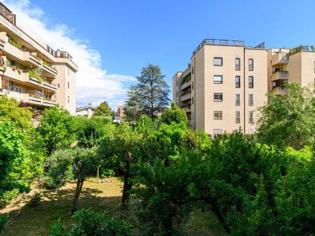 Appartamento in vendita a Municipio Roma IX, Roma Capitale