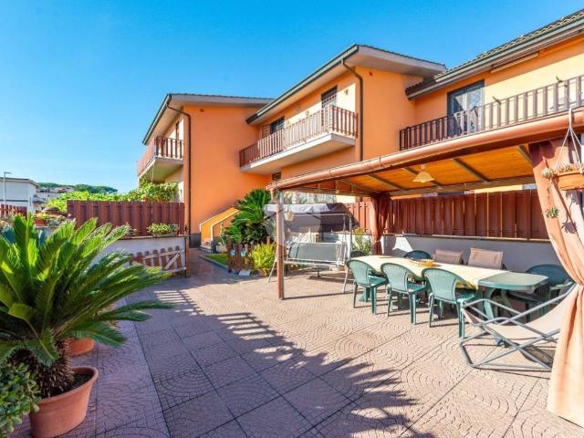 Villa Indipendente in vendita a Villa Verde, Roma Capitale