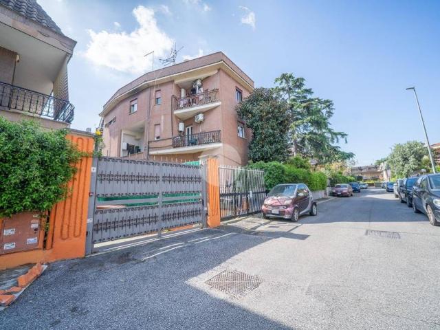 Appartamento in vendita a Giardini Tor di Mezzavia, Roma Capitale