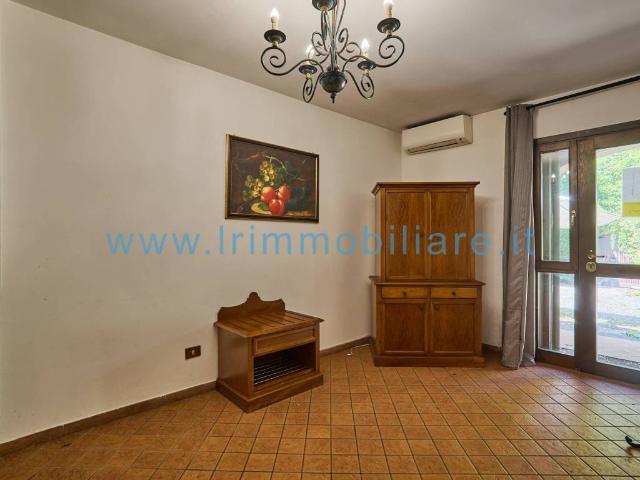 Appartamento in vendita a Mostacciano, Roma Capitale