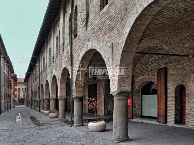 Appartamento in vendita a Romano Di Lombardia, Lombardia