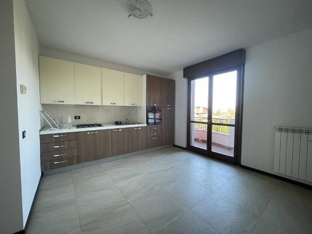 Appartamento in vendita a Romano Di Lombardia, Lombardia
