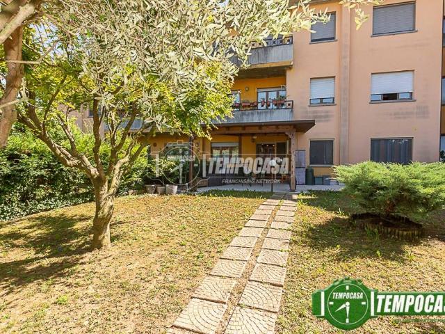 Appartamento in vendita a Romano Di Lombardia, Lombardia