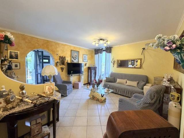 Appartamento in vendita a Roncaro, Lombardia