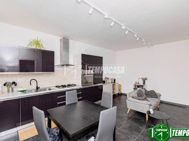 Appartamento in vendita a Roncaro, Lombardia