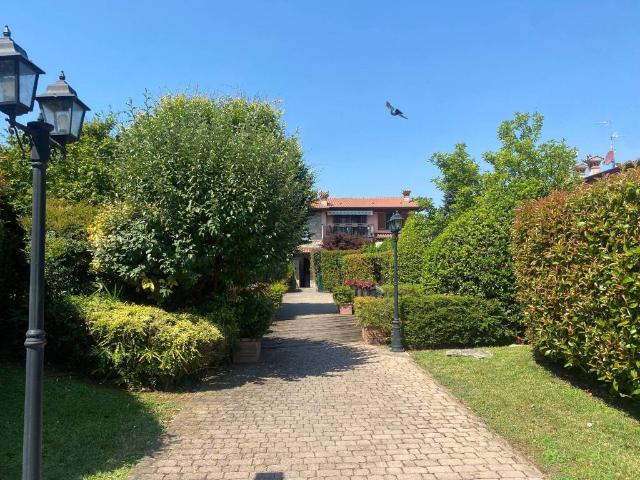 Appartamento in vendita a Roncello, Lombardia