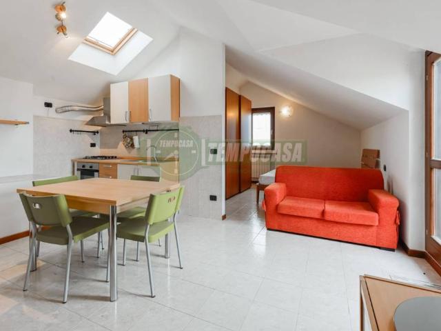 Appartamento in vendita a Roncello, Lombardia