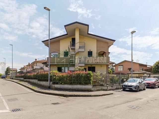 Appartamento in vendita a Roncello, Lombardia