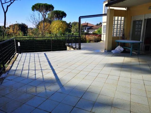 Appartamento in vendita a Marina Di Massa, Toscana